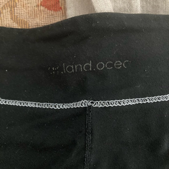 ALO Yoga Black capri flare Leggings - Picture 4 of 4